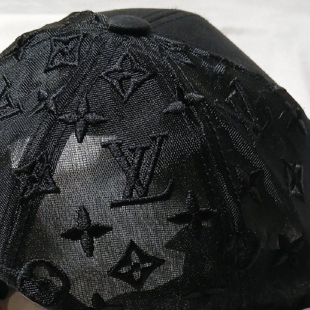 Louis Vuitton Black Monogram Cap - Picture 4 of 7